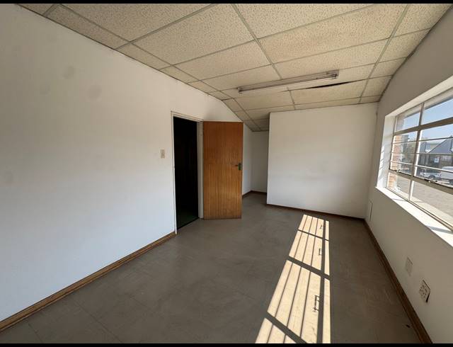 166M² WAREHOUSE TO LET IN ROBERTVILLE